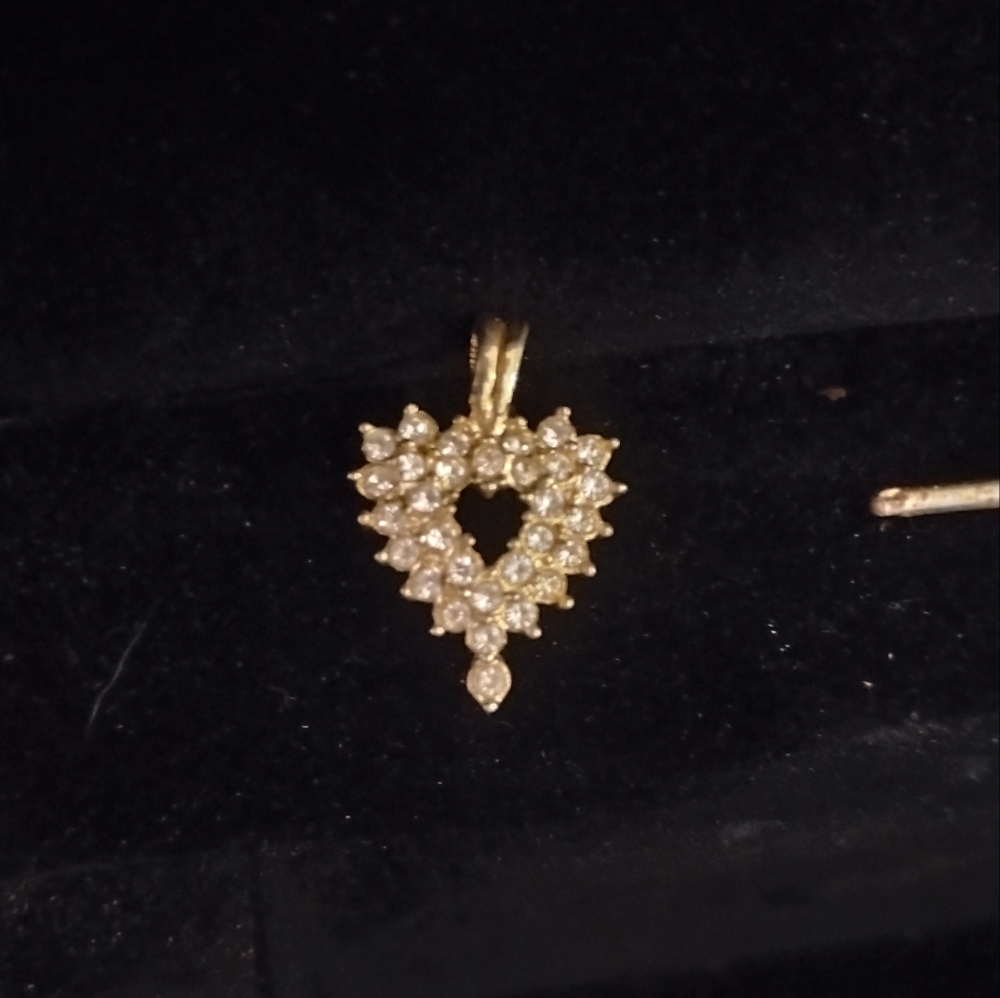 Elegant Gold Necklace with Crystal Accents